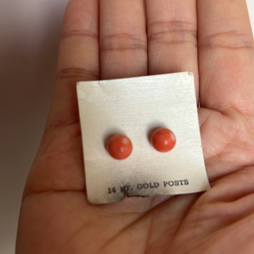 Vintage 14k salmon coral earrings nice!